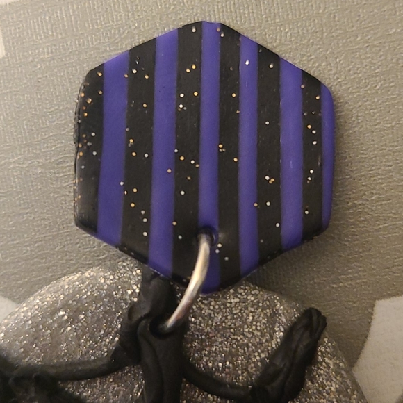 🎃🕸Spooky Spiderweb Earrings🕸 - Picture 2 of 3